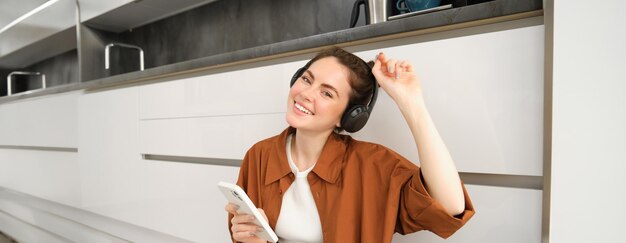 Jak wybrać idealne słuchawki do pracy i relaksu?