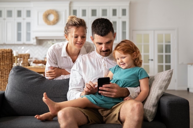 Jak wybrać idealny plan telefonii komórkowej dla całej rodziny?